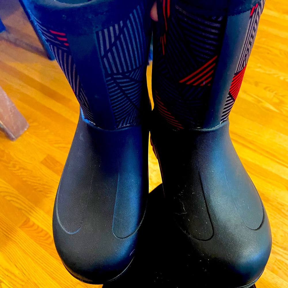Boys Bogs Neo Classic Winter Boots.